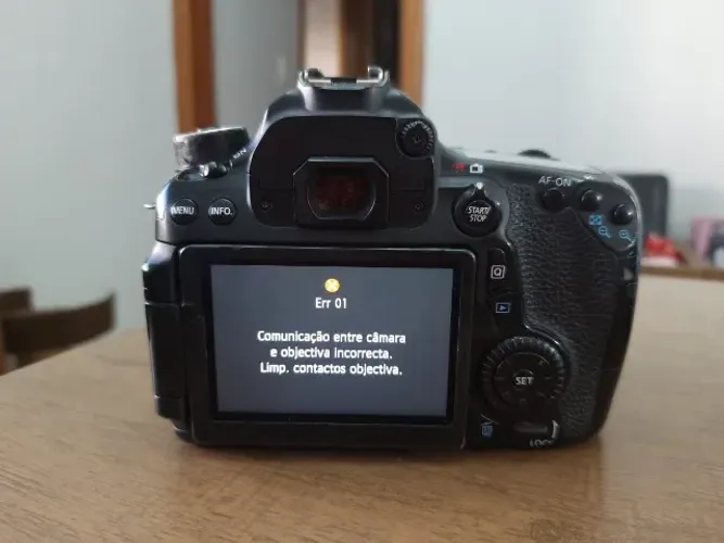 Câmera Canon 70D com avaria