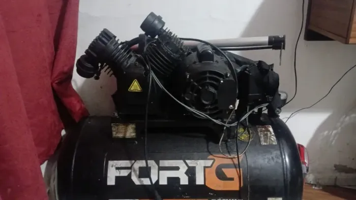 compressor de ar FORTG by Schulz 10 PCM, reservatório de 100 litros, motor de 2 HP