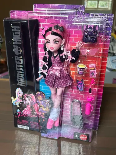Boneca Monster High Draculaura g3 core refresh 2 lacrada na caixa