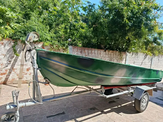 Barco e reboque