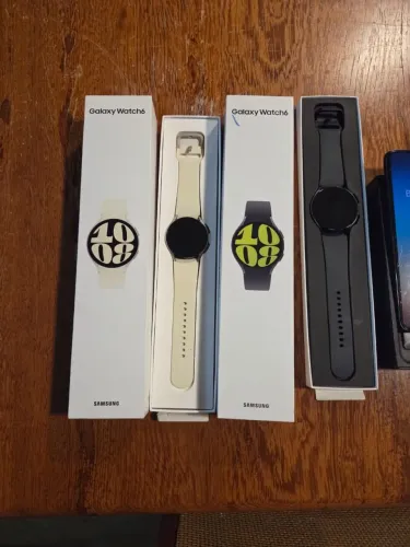 Celular e relógio smartwatch