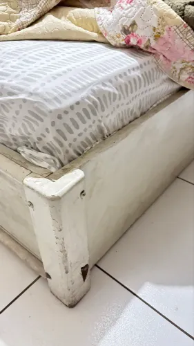 Vendo cama de casal + colchão + baú