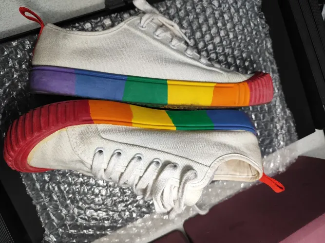 Tênis Havaianas TNS Pride Rainbow - Branco com Solado Arco-Íris (Tam. 37 BR)