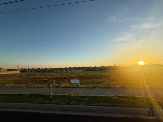 Lote Plano, 500M2 em condomínio Fechado com Lazer Completo.