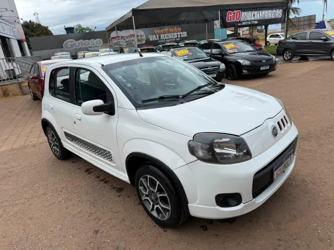 Fiat Uno Sporting 1.4 EVO Fire Flex 8V 4P 2013
