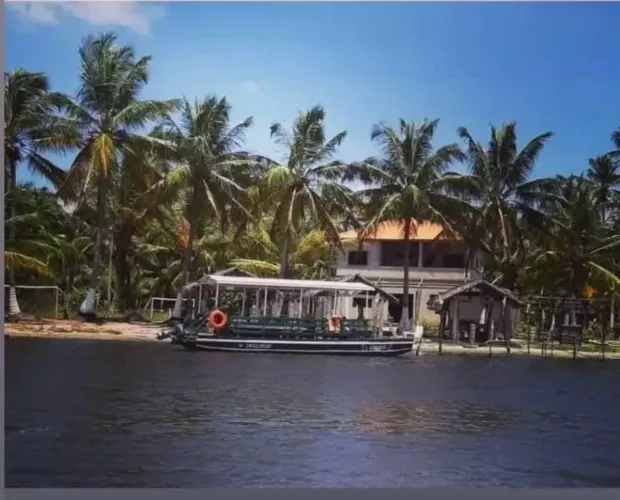 Vendo ou Troco...Catamarã para 20 pax 02 tripulantes. Contato *