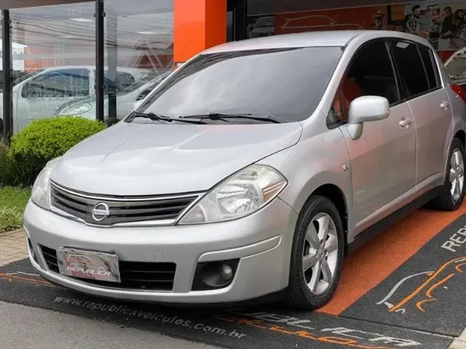 Nissan Tiida S 1.8/1.8 Flex 16V Mec. 2012