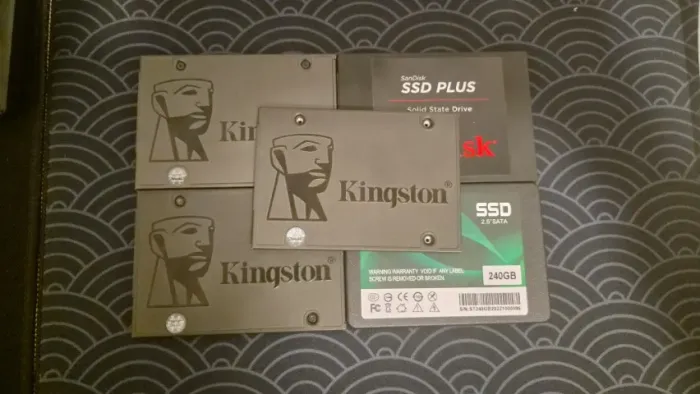Lote 4 SSDs SATA - 2x480GB + 1x240GB + 1x120GB - Saúde 90%+ - Testados