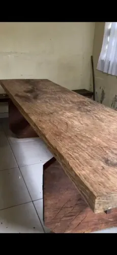 Vendo mesa rústica com 2 bancos