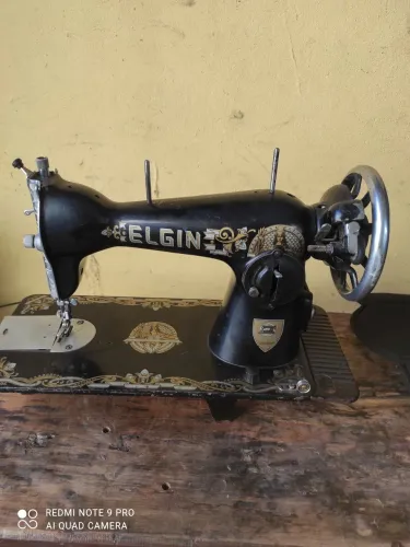 Máquina de costura ELGIN, antiga: