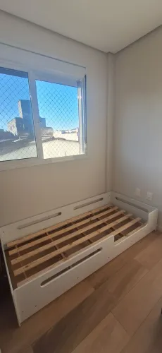 Vende-se Cama Montessoriana Infantil com Proteção Lateral - Branca