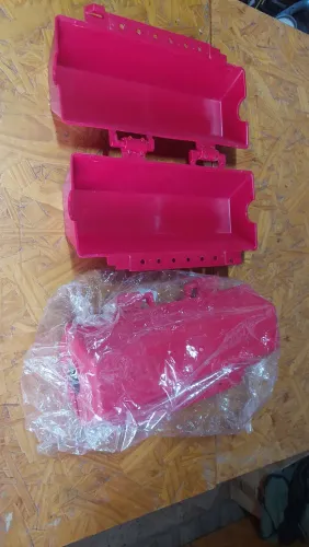 Dispositivo de bloqueio para plug elétrico grande