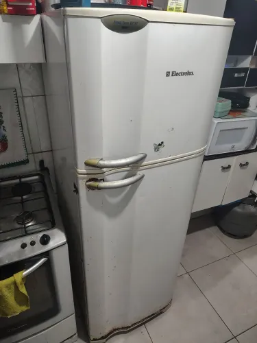 Geladeira Electrolux DF 37- Frost Free