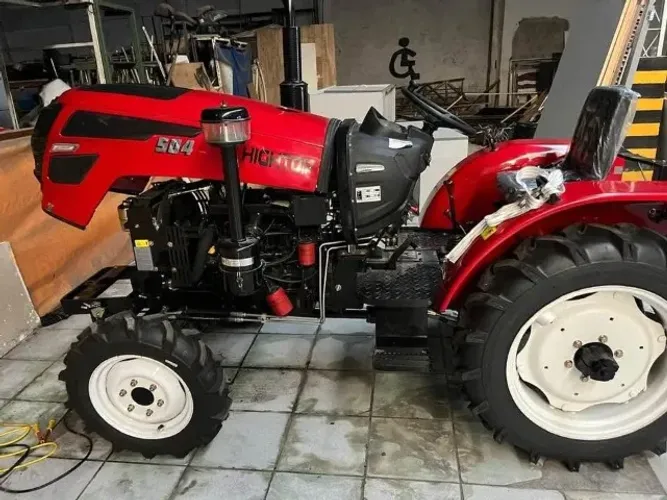 Trator Hightop 504, 50cv, tração 4x4 