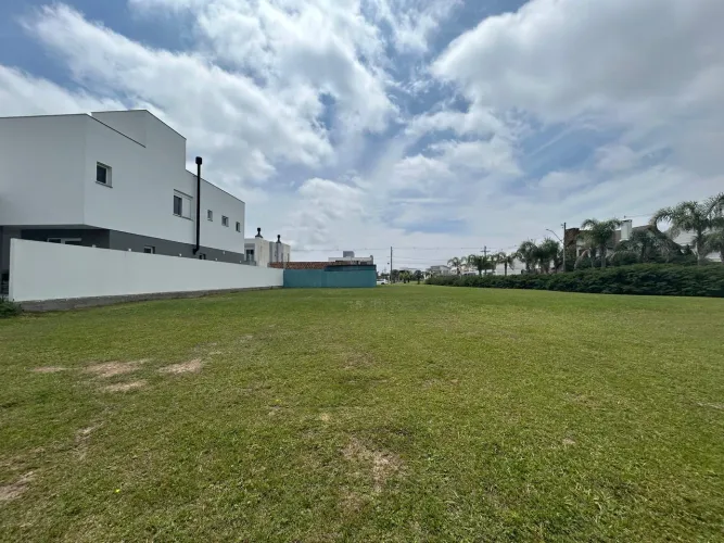 Terreno de esquina à venda no Alphaville Fase 1, Laranjal, 455 m². Condomínio com lazer co