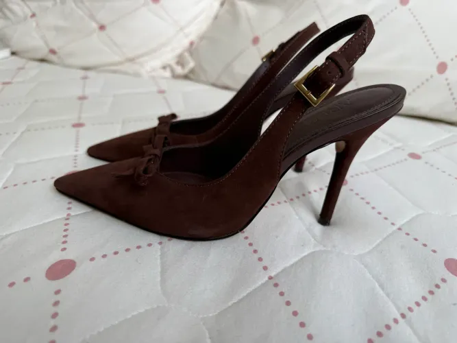 Scarpin marrom Arezzo 35