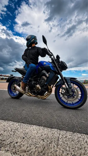 Mt09 oportunidade de andar em uma moto diferente