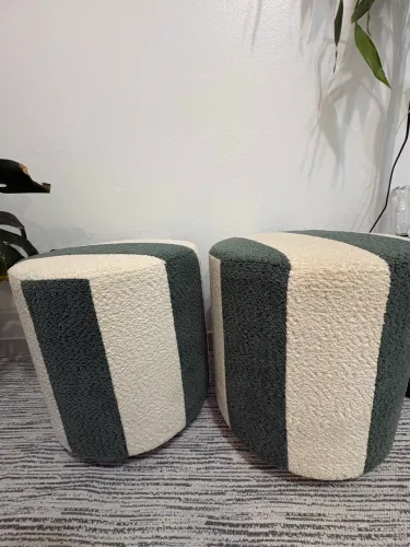 Puff Decorativo Bouclé Verde e Off-White - Kit com 2