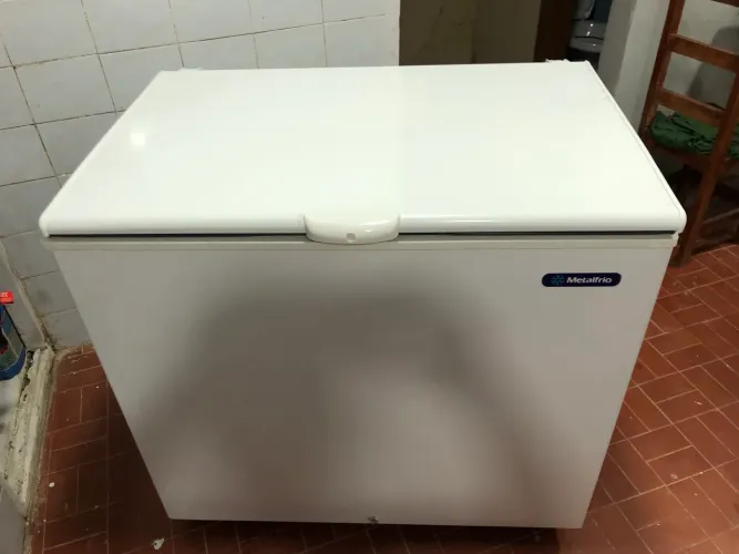 Freezer Metalfrio 293 lt 2 meses de uso