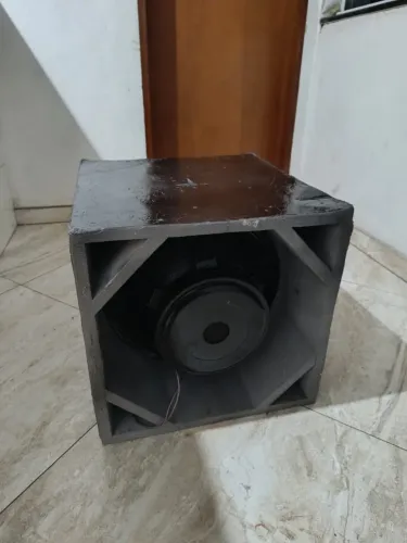caixa de som automotivo