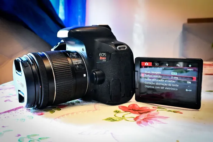 Camera Canon T7I e lente 18-55mm e mochila
