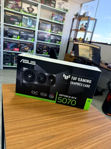 RTX 5070 ASUS TUF LACRADA 12GB