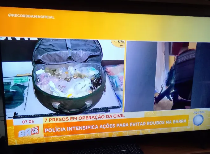 Tv 60 polegadas LG 1 ano e 4 meses de comprada funciona perfeitamente,aceito cartão 