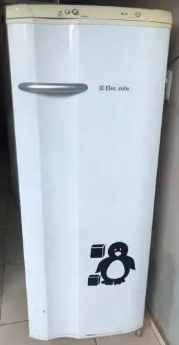 Geladeira Electrolux 240 litros
