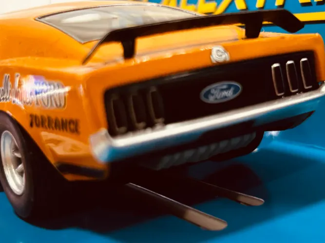 Carrinho Autorama Scalextric Ford Mustang Boss 302 George Follmer