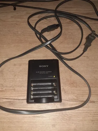 Carregador de pilhas Sony