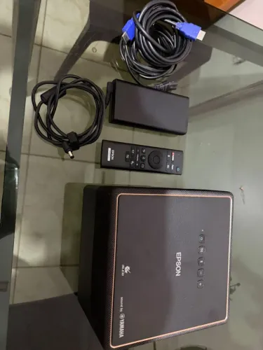 Projetor Epson EF-12 a laser