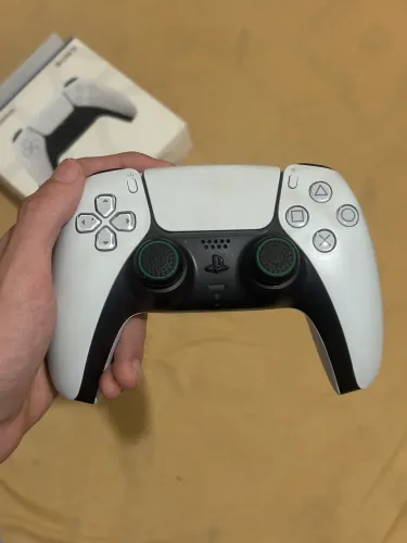 Controle PS5 DualSense - Usado em excelente estado (acompanha anti-drift)