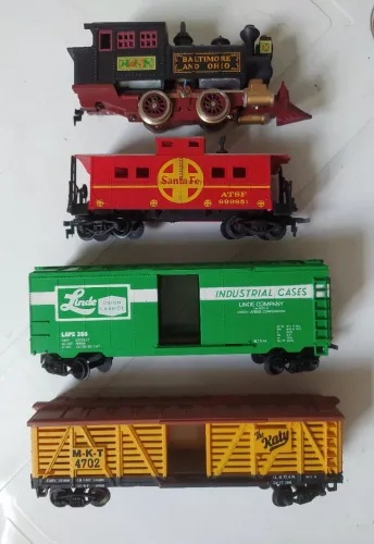 Trem elétrico Locomotiva + 3 vagões HO