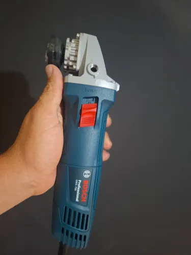 ESMERILHADEIRA BOSCH GWS 700