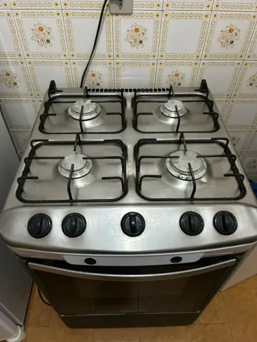 Vendo fogão em perfeito estado ( só estou vendendo porque comprei um mais novo)