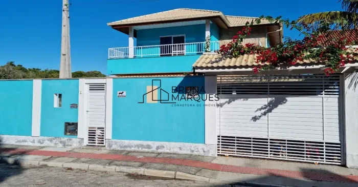 Com piscina e bem localizada!