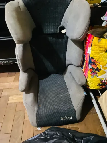 cadeirinha para auto da marca Infanti, modelo Vario Max crianças de 15 a 36 kg