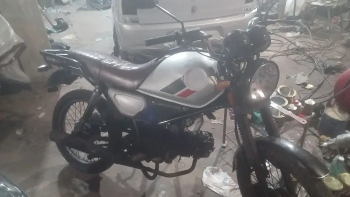 vendo motinha boa pra trabalhar