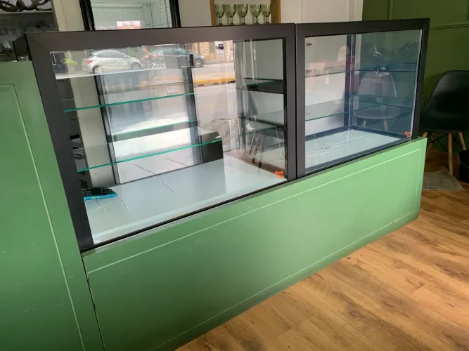 Freezer Vitrine Expositora Omega - Refrigerada e Neutra