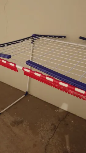 Varal de roupa de pé com prendedor de meias e calcinhas 