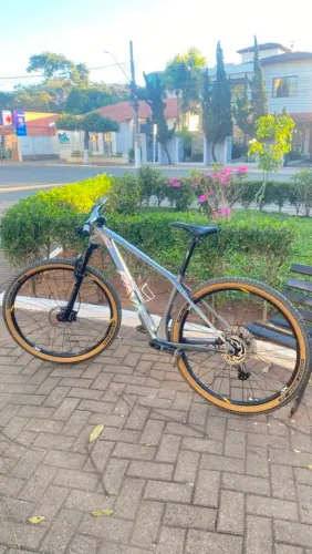 BICICLETA DE CARBONO ARO 29 RAVA RAGE CARBON²?