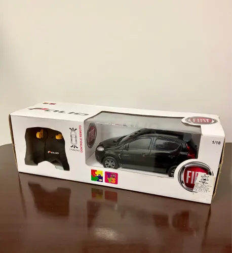 Carro miniatura controle remoto Fiat Palio (original Fiat)