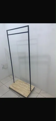 Arara/ Sapateira com rodinha