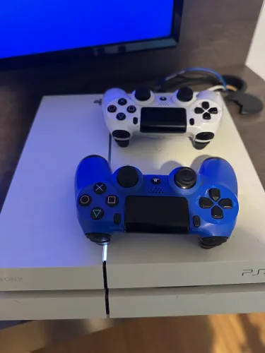 PS4 (com suporte) + Jogos Diversos + 2 controles