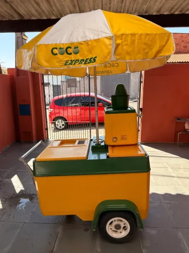 Carrinho de Água de Coco Coco Express Completo com Geladora e Guarda-Sol