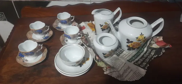 Vendo esse kit de louça conservado valor 250 aceito oferta