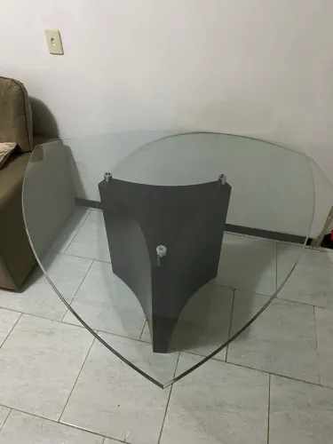 Mesa de vidro triangular