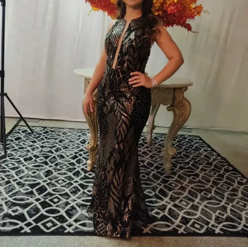 Vendo vestido usado uma única vez