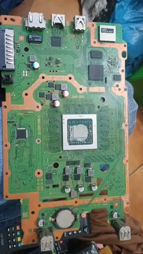 PLACA PS4 SLIM COM DEFEITO NO ESTADO PARA TENTAR REPARO OU RETIRADA DE PEÇAS $250,00