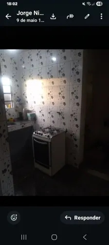 Vendo pequena casa, com água boa para consumo,Luz ê internet na porta,terreno plano amplo.